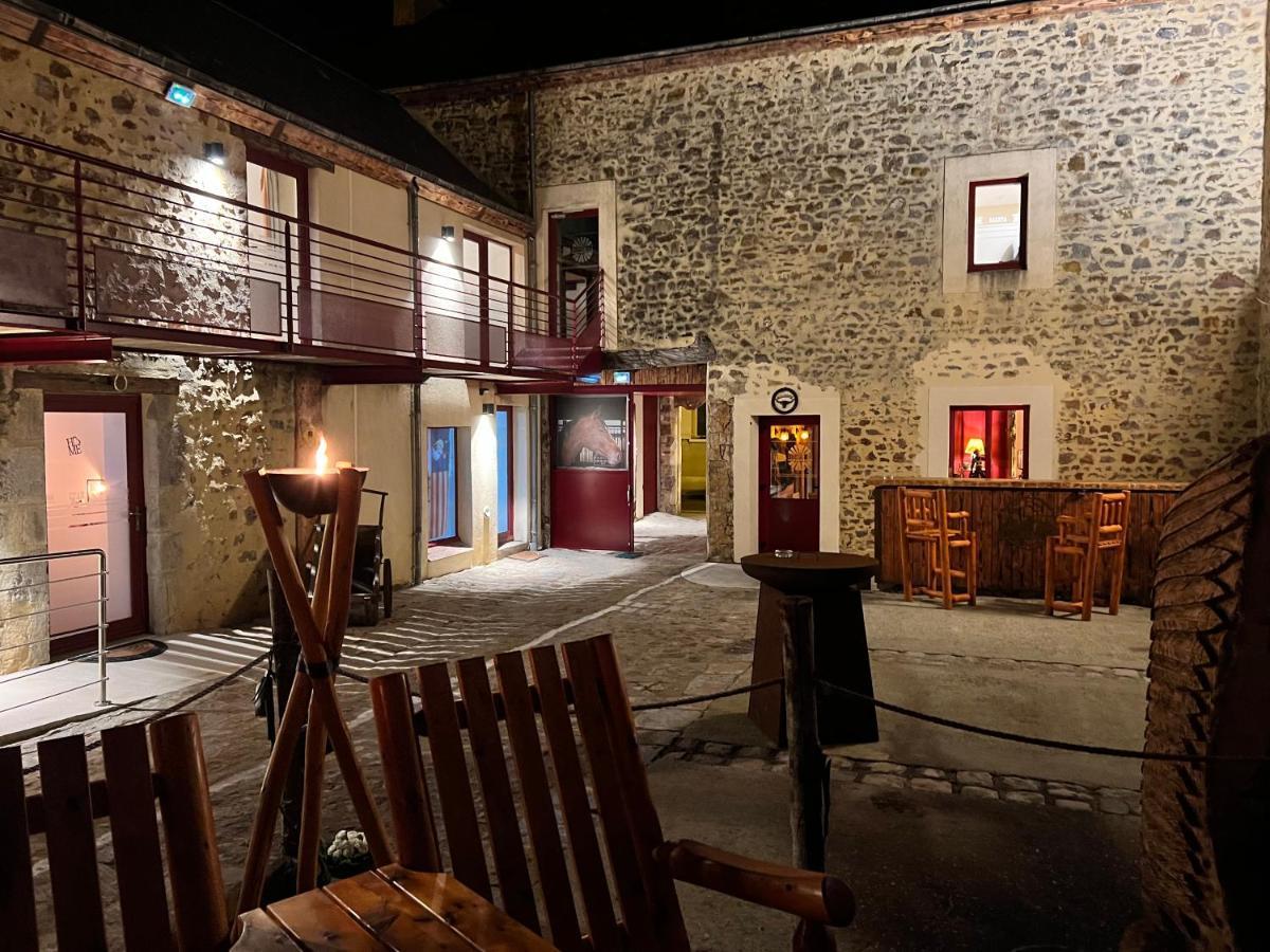 Hotel Le Ranch Brûlon Exteriör bild